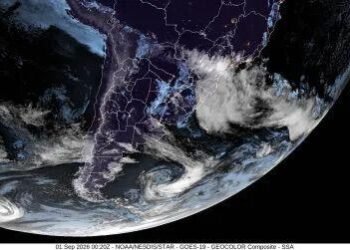 Ciclone provoca 15 mil raios e estragos em cidades do Paraná