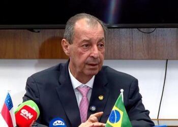 Omar Aziz pede acesso a dados internos de pesquisa da Quaest