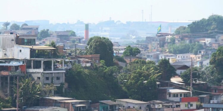 Fumaça de queimadas no sul do Amazonas e estados próximos encobre Manaus e polui o ar na capital