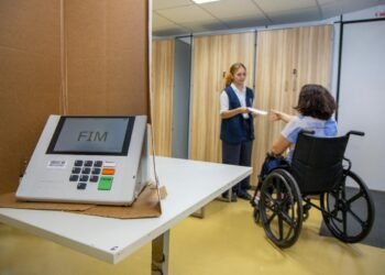 Pessoas com deficiência podem solicitar transporte para as Eleições 2026 até segunda-feira (14)