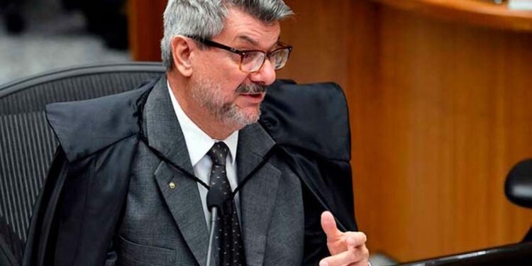 AGU pede ao STF perda do cargo de ministro acusado de assédio