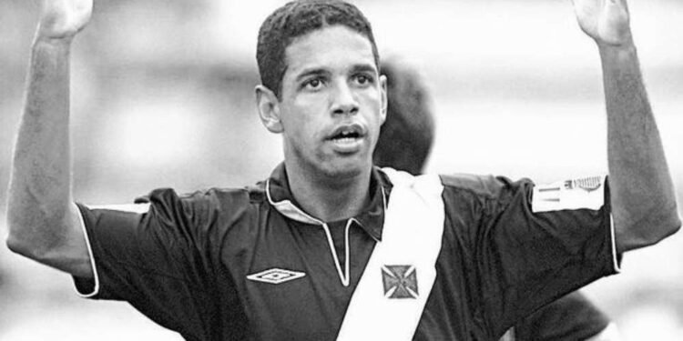Zagueiro campeão da Libertadores pelo Vasco morre aos 49 anos
