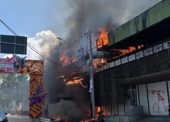 Incêndio atinge antigo prédio do Banco da Amazônia próximo ao Colégio Militar, em Manaus