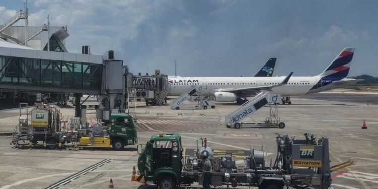 Petrobras reajusta preço médio do querosene de aviação em 13,9%