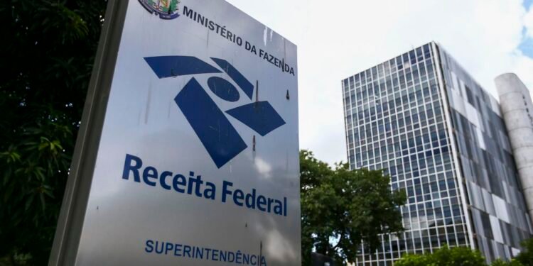 Simples Nacional: empresas têm até quarta para escolher como pagar IBS e CBS