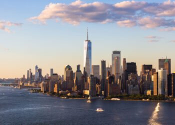 Bactéria mortal obriga ordem de limpeza urgente de torres em Nova York; entenda