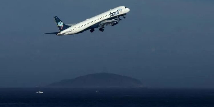 Instabilidade em GPS afeta voos da Azul com aeronaves da Embraer