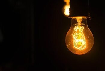 Conta de luz dispara em setembro e puxa inflação para cima no IPCA-15