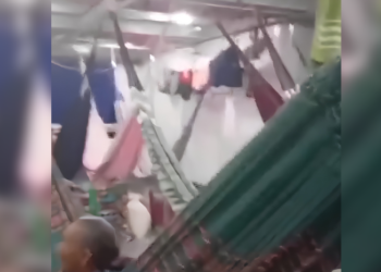 Ataque armado em ferry boat deixa mais de 200 passageiros sob ameaça no Amazonas