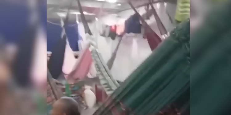 Ataque armado em ferry boat deixa mais de 200 passageiros sob ameaça no Amazonas