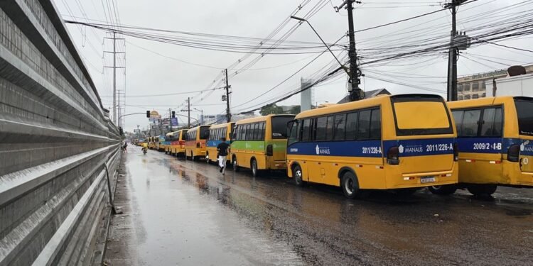 Manaus libera até R$ 3 milhões mensais para reforçar transporte dos “amarelinhos”