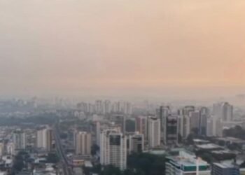 Manaus amanhece coberta por fumaça e registra níveis críticos de poluição do ar