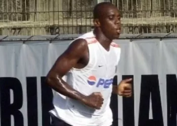 Ex-jogador, Régis Pitbull vive em situação de rua e enfrenta vício em crack