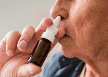 Spray nasal feito de placenta humana reduz efeitos de Alzheimer em animais