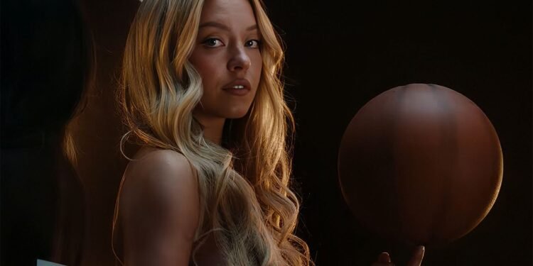 Campanha com Sydney Sweeney provoca reação de atletas e reacende debate sobre imagem das mulheres no esporte