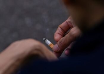 Fumar pode causar ataques cardíacos e derrames. Muitos fumantes não sabem