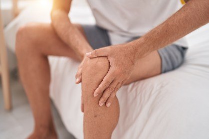 Trabalhar sentado pode causar trombose? Doença pode causar AVC e até amputação