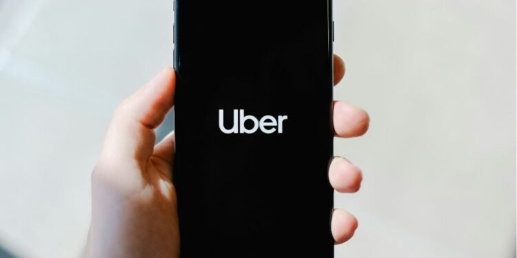 Uber anuncia que vai demitir cerca de 10% dos funcionários em todo o mundo