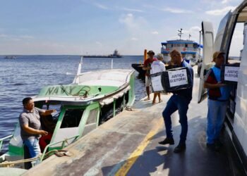TRE-AM embarca 100 urnas para os municípios de Anori e Tapauá