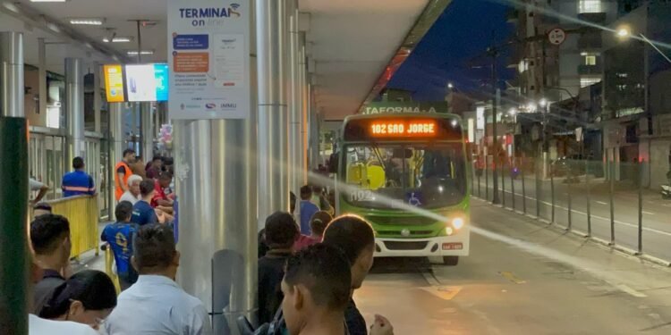 Eleitores terão ônibus gratuitos em Manaus nos dias de votação das eleições 2026