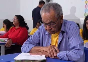 Realizar o sonho de aprender a ler e escrever não tem idade