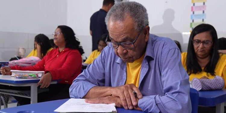 Realizar o sonho de aprender a ler e escrever não tem idade