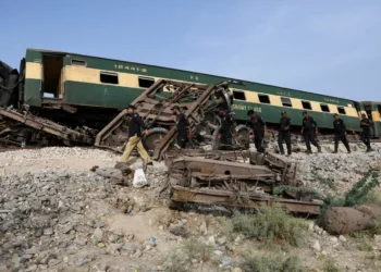 Trem descarrila no Paquistão e deixa ao menos quatro mortos e 30 feridos