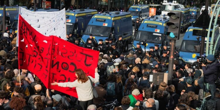Tiroteio em subúrbio de Paris deixa 1 morto e 4 feridos em meio a protestos