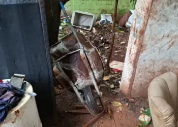 Violência brutal: mulher abandonada em saco de cal ingeriu o produto e sofreu ferimentos