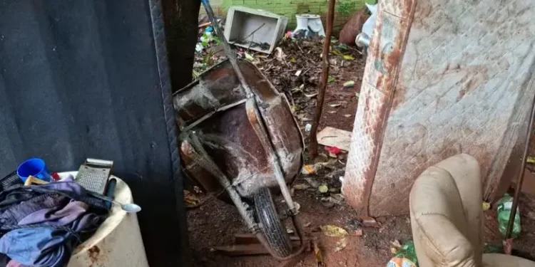 Violência brutal: mulher abandonada em saco de cal ingeriu o produto e sofreu ferimentos