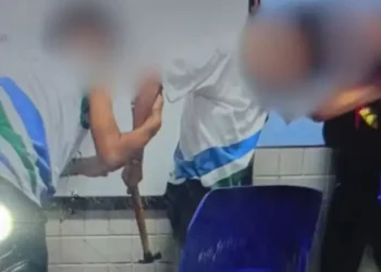Aluna leva martelo na mochila e ataque brutal em sala de aula deixa mãe em desespero