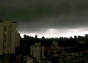 Onda de temporais ameaça domingo da eleição e acende alerta em várias regiões