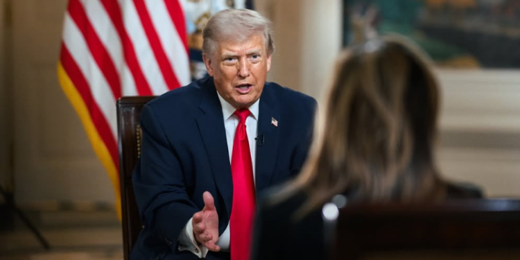 Trump coloca eleições brasileiras sob suspeita, mas surpreende ao elogiar Lula: “Me dou bem com ele”