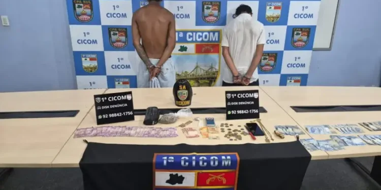 Dupla é presa com drogas e dinheiro durante operação policial na zona sul de Manaus