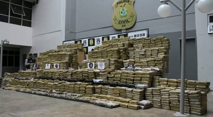 Polícia apreende 1,7 t de drogas em lancha no interior do Amazonas