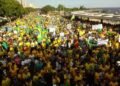 Movimento bolsonarista mobiliza apoiadores e exige atenção redobrada no trânsito da Ponta Negra, em Manaus