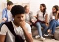 Felca revela consequências do bullying e fala sobre fobia social em relato emocionante