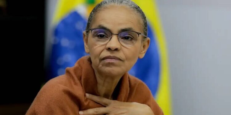 Marina Silva critica saída de Flávio Bolsonaro do Brasil e o acusa de não aceitar derrota eleitoral