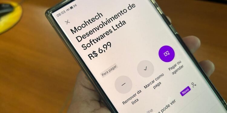 Cobrança desconhecida de R$ 6,99 surpreende moradores no AM; entenda