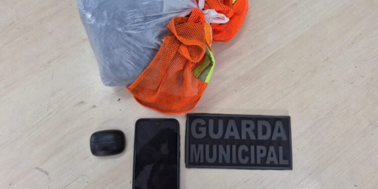 Homem é preso após furtar celular de turista na Ponta Negra