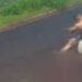 Homem espanca com chutes e arrasta companheira no meio da rua