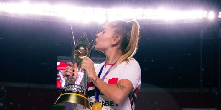 Campeã brasileira, Carol Gil é convocada para amistosos da seleção
