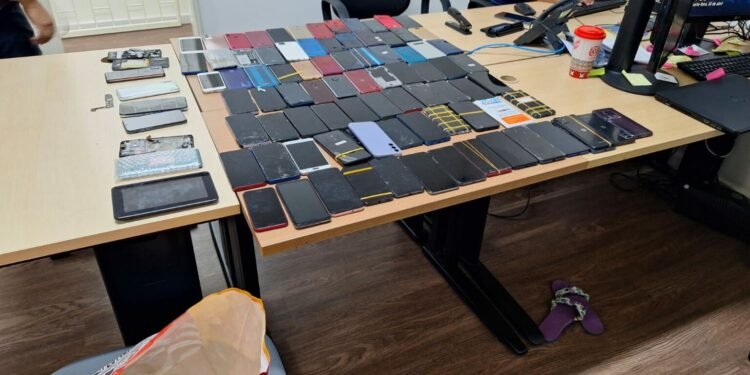 Mais de 800 celulares recuperados podem voltar aos donos nesta quinta em Manaus