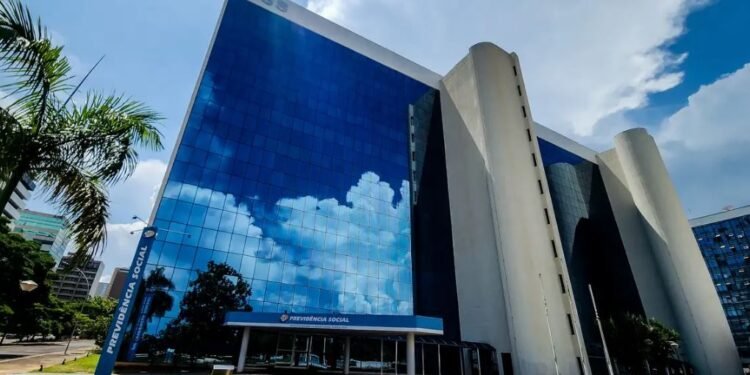 Concursos abrem inscrições com salários de até R$ 32 mil; veja vagas e prazos