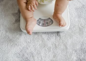 OMS lança primeiras diretrizes para tratar obesidade infantil; entenda
