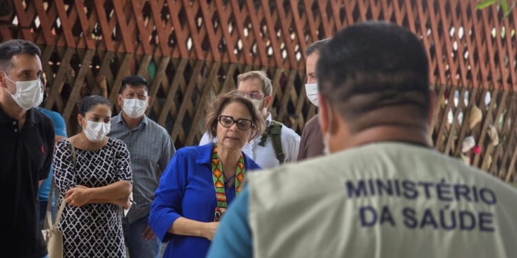 Damares lidera diligência ao AM para fiscalizar situação dos Yanomami