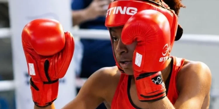 Elissandra Santos bate japonesa e conquista Mundial de Boxe Sub-19