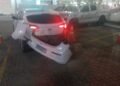 Fuga termina com carro destruindo entrada de delegacia após motorista embriagado perder o controle em Manaus