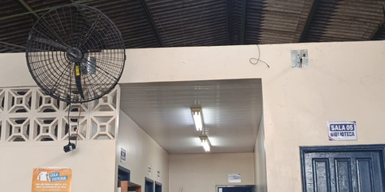 Escola de Manaus é invadida durante a noite e tem ventilador industrial furtado