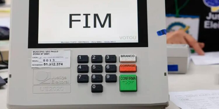 TSE registra 421 urnas substituídas nas primeiras 2 horas de votação